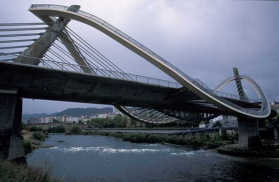 Ourense's modern bridge